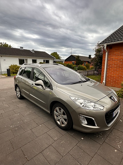 Peugeot 308 SW 3 of 9