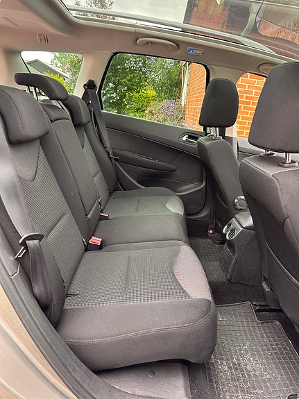 Peugeot 308 SW 8 of 9