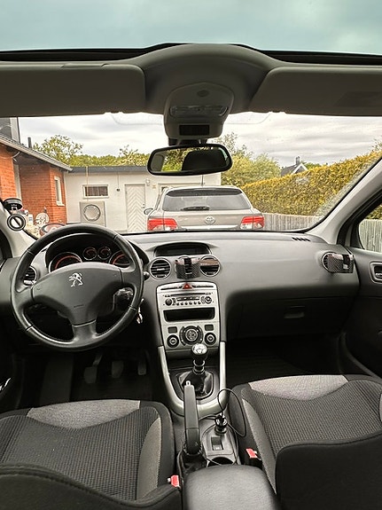 Peugeot 308 SW 7 of 9