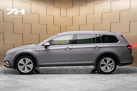 Volkswagen Passat Alltrack 2 of 5