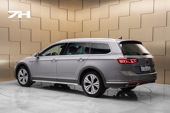 Volkswagen Passat Alltrack 3 of 5