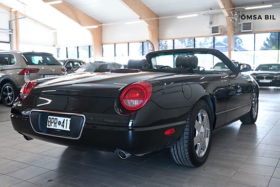 Ford Thunderbird 4 of 5