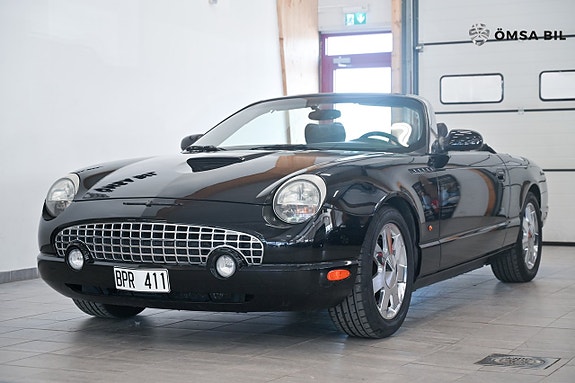 Ford Thunderbird 2 of 5