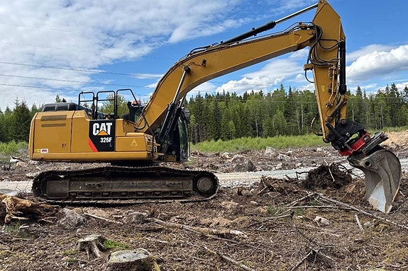 CAT 326 F