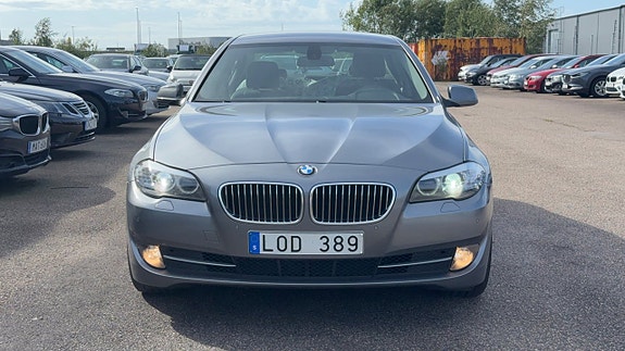 BMW 528 2 of 30