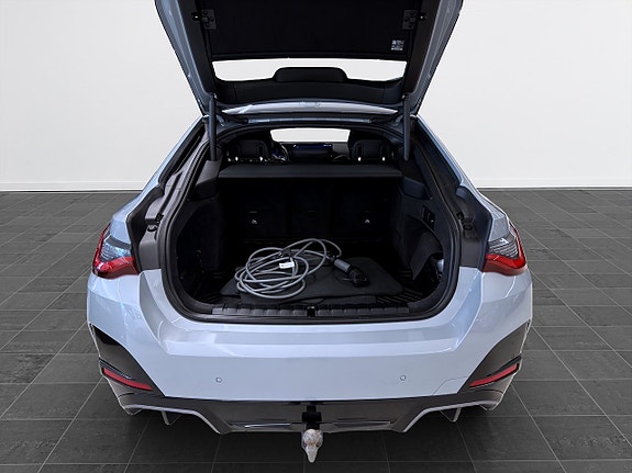 BMW i4 8 of 24