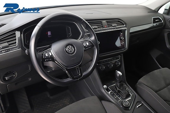 Volkswagen Tiguan 2 of 5
