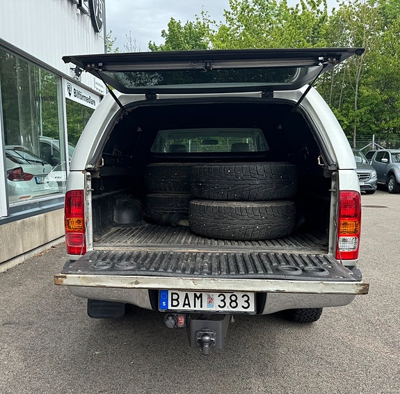 Toyota HiLux 11 of 14