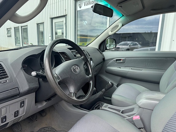 Toyota HiLux 13 of 14