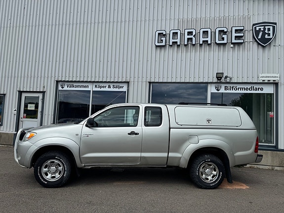 Toyota HiLux 2 of 14