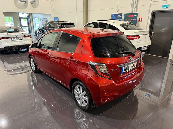 Toyota Yaris 7 of 23