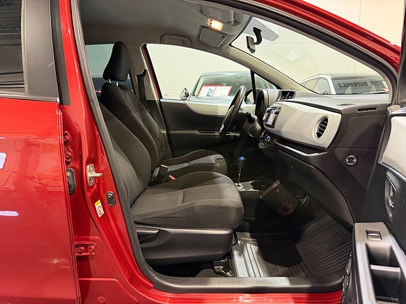 Toyota Yaris 20 of 23
