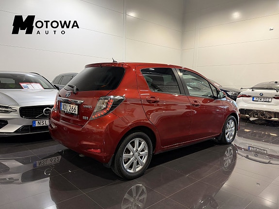 Toyota Yaris 2 of 23