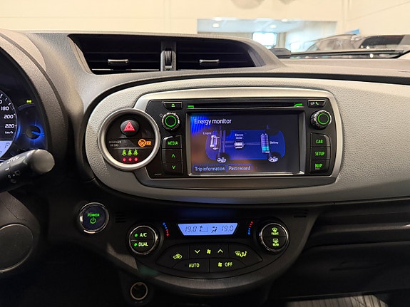 Toyota Yaris 12 of 23