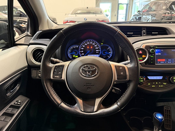 Toyota Yaris 11 of 23