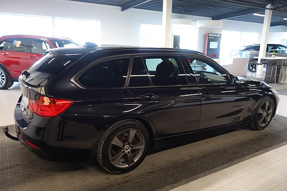 BMW 320d 3 of 5