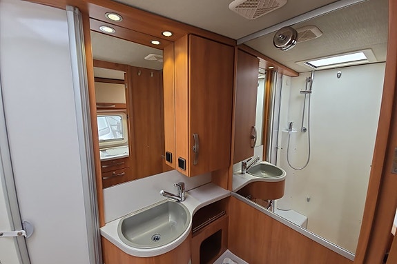 Hymer 678 Exsis-i 148hk, Långbädd, Ugn, Litium, Inverter, 3500kg 25 of 30