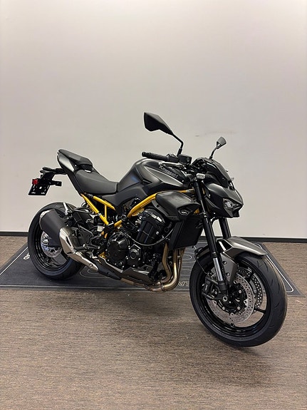 Kawasaki Z900 2 of 4