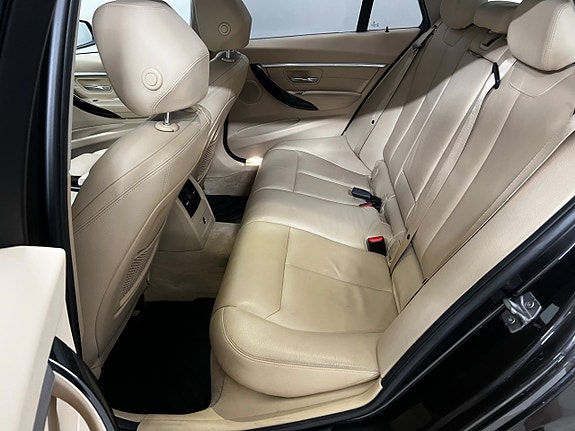 BMW 320d 12 of 14