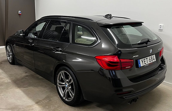 BMW 320d 3 of 5