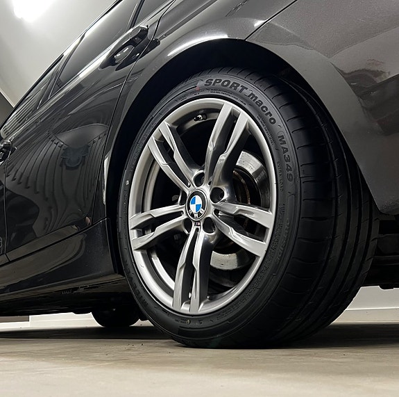 BMW 320d 4 of 5