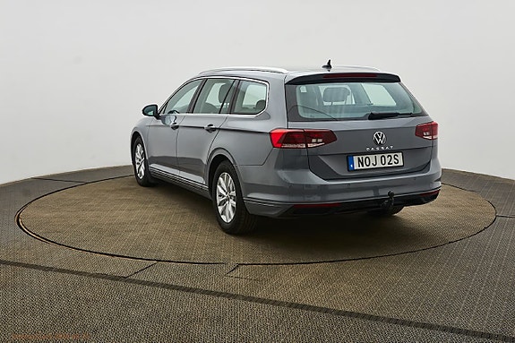 Volkswagen Passat 2 of 5