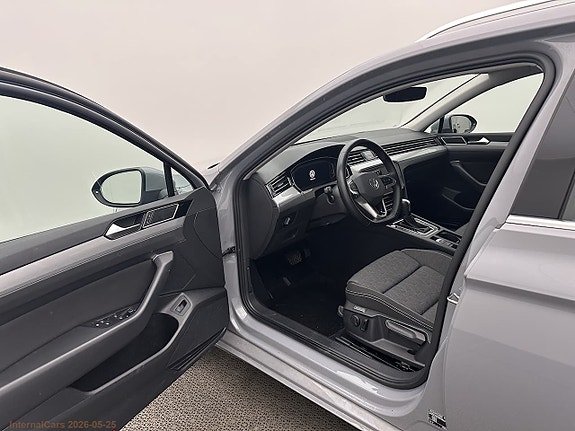 Volkswagen Passat 8 of 13