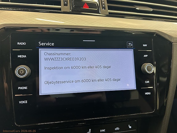 Volkswagen Passat 11 of 13