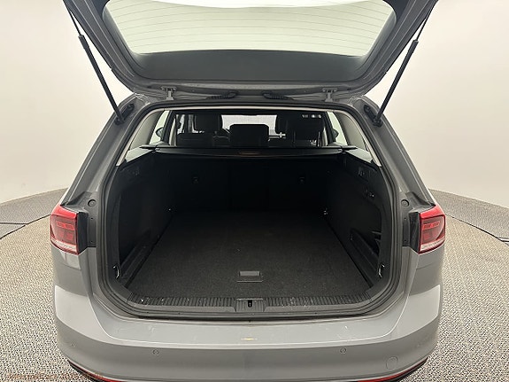 Volkswagen Passat 9 of 13