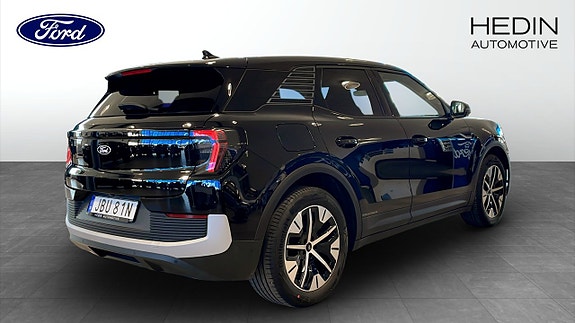 Ford Explorer 2 of 5