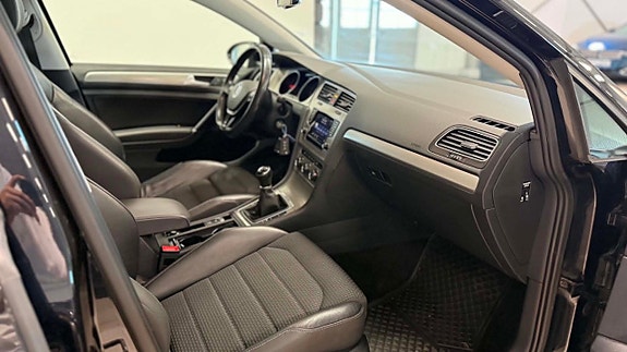 Volkswagen Golf I 21 of 25