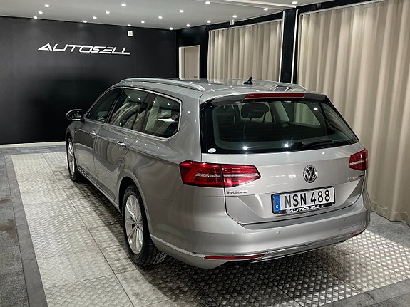 Volkswagen Passat 7 of 25