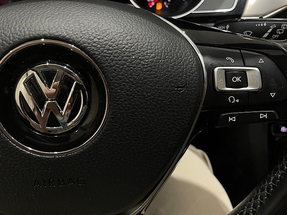 Volkswagen Passat 23 of 25