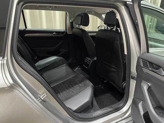 Volkswagen Passat 11 of 25