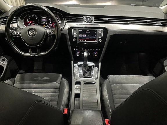 Volkswagen Passat 18 of 25