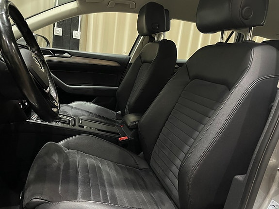 Volkswagen Passat 12 of 25