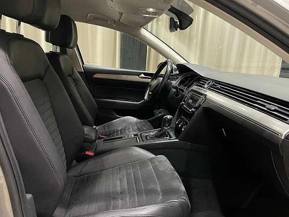 Volkswagen Passat 14 of 25