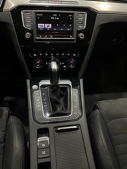 Volkswagen Passat 21 of 25