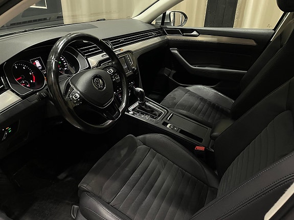 Volkswagen Passat 15 of 25