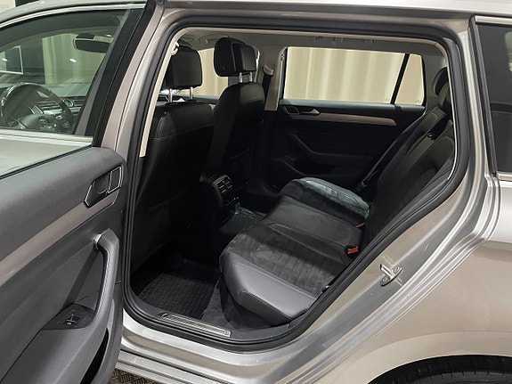 Volkswagen Passat 10 of 25