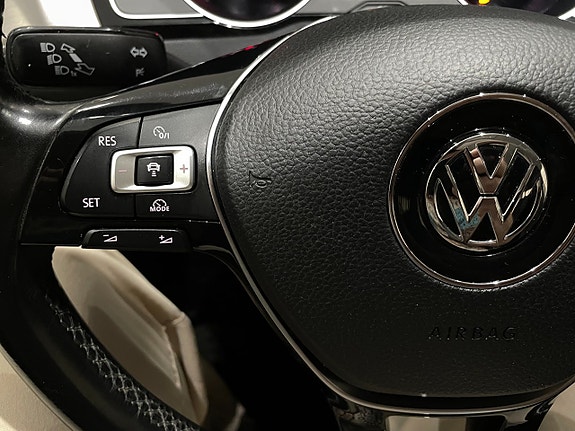 Volkswagen Passat 22 of 25