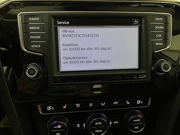 Volkswagen Passat 19 of 25