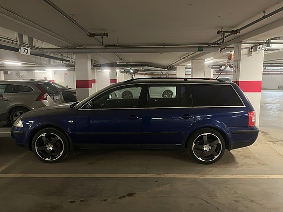 Volkswagen Passat 2 of 5