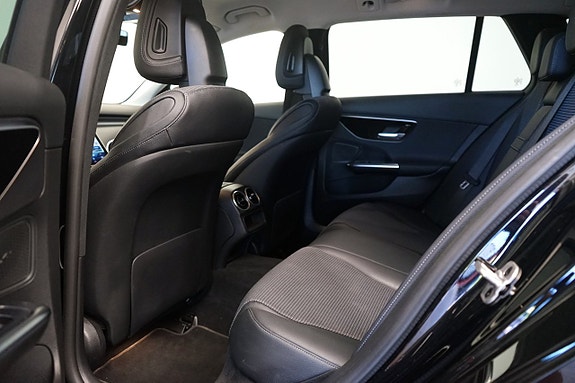 Mercedes-Benz C300 11 of 13