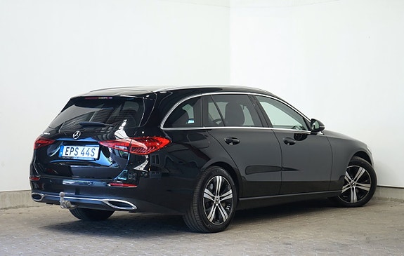 Mercedes-Benz C300 4 of 5