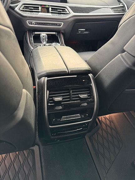 BMW X7 18 of 30