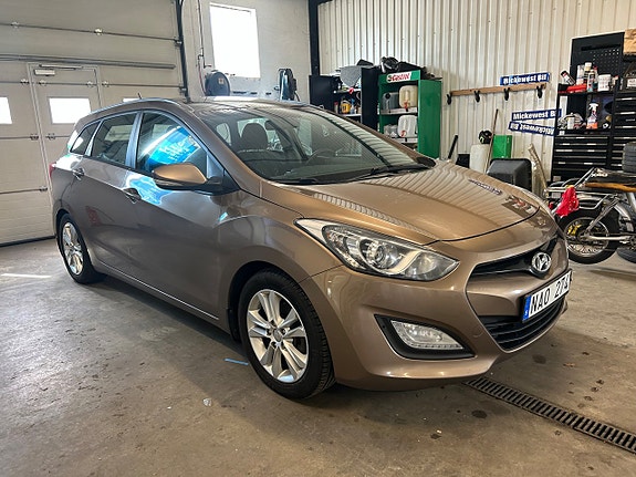 Hyundai i30 2 of 5