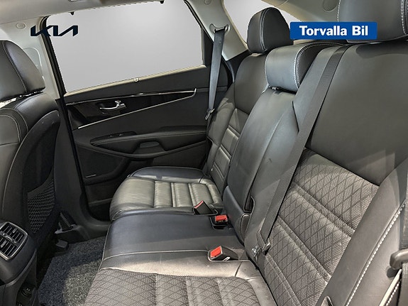 Kia Sorento 10 of 15