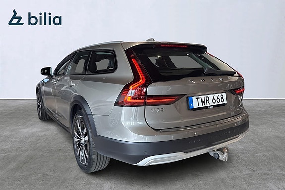 Volvo V90 Cross Country 3 of 5