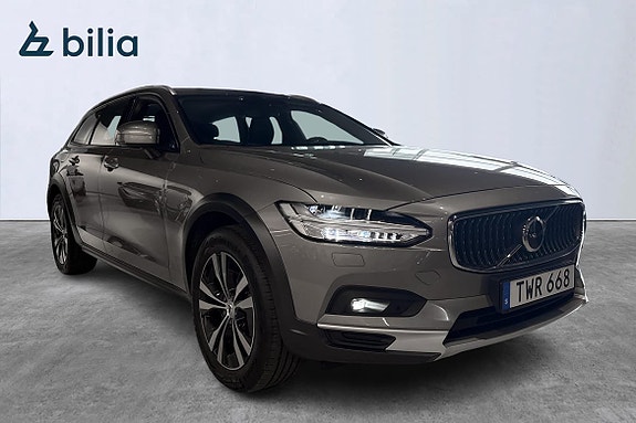 Volvo V90 Cross Country 2 of 5